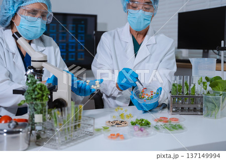 Scientists with research into natural medicine, natural skin care products, laboratories and development concepts. Scientists with research into natural medicine, natural skin care products, laboratories and development concepts. 137149994