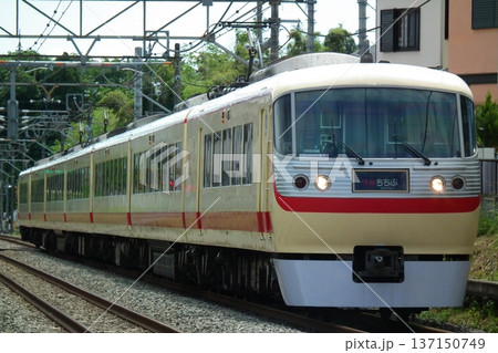 元加治～飯能を走行する 西武10000系 レッドアロークラシック 137150749