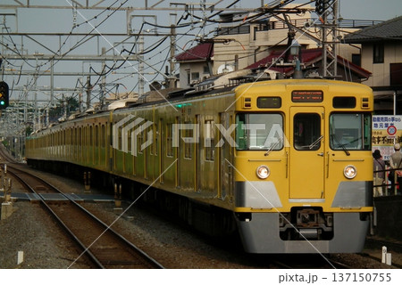 秋津に進入する 西武旧2000系＋新2000系 137150755