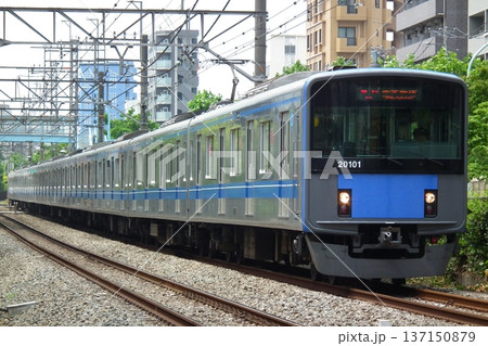 西武新宿線 高田馬場～下落合を走行する 20000系 137150879
