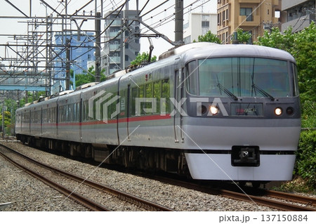 西武新宿線 高田馬場～下落合を走行する 特急小江戸号 西武10000系 レッドアロー  137150884
