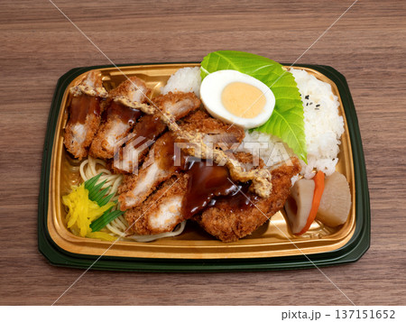 トンカツ弁当 137151652