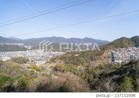 鈴ヶ峰の登山道から見た景色（広島アルプス） 137152086