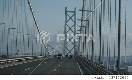 巨大な吊り橋の風景 137152635