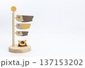 白背景の木製鯉のぼり 137153202