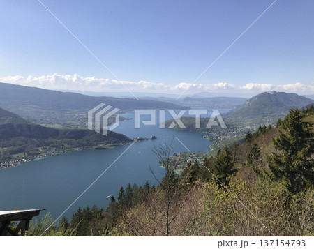 Annecy lake 137154793