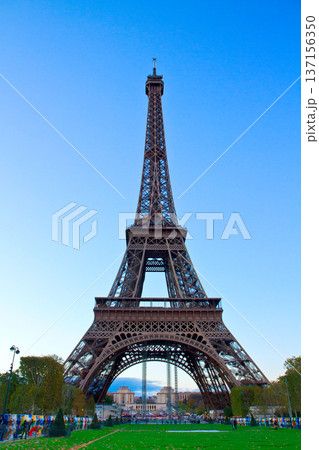 eiffel tower at night, France eiffel tower at night, France 137156350