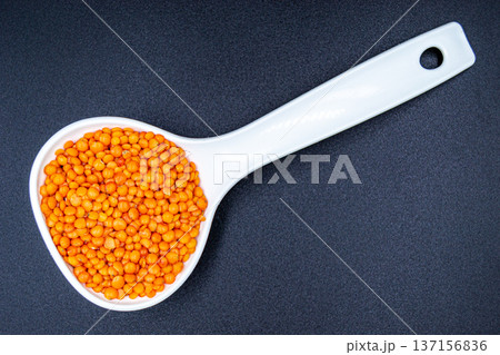 beautiful texture ripe of natural lentil seed on background 137156836