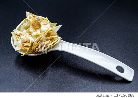 beautiful texture ripe of natural chips potato on background 137156869