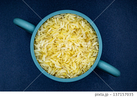 beautiful texture ripe of natural rice grain on background 137157035