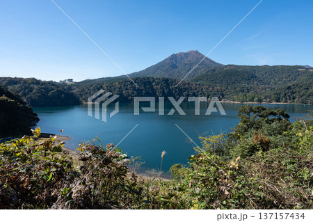 御池の景観 137157434