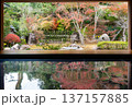 寿福寺の逆さ紅葉アップ 137157885