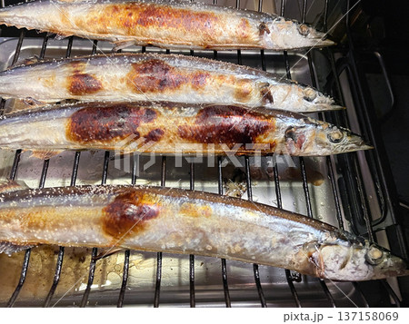 サンマの塩焼き 秋の味覚の定番魚料理 サンマの塩焼き 秋の味覚の定番魚料理 137158069