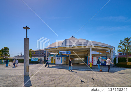 川崎市麻生区の小田急多摩線 栗平駅(くりひらえき)北口を見る 137158245