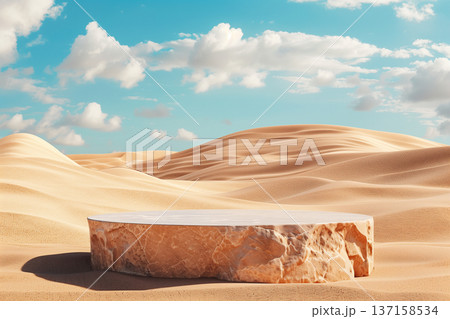 砂漠に置かれた石の台座と青空の抽象背景 砂漠に置かれた石の台座と青空の抽象背景 137158534