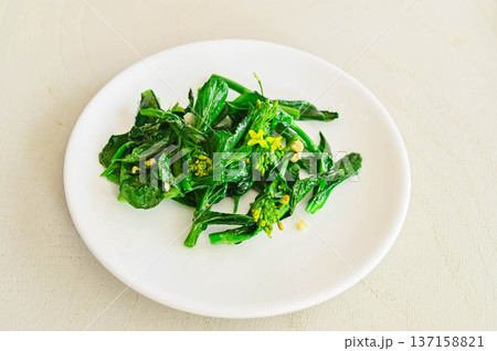 炒めた菜花 137158821