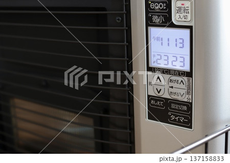 壁付FFストーブの操作パネル　灯油暖房機 137158833