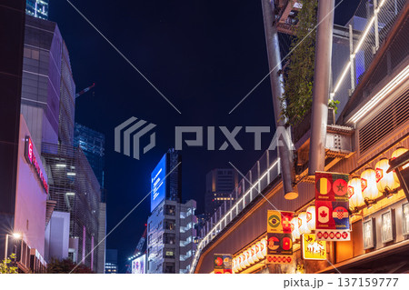 渋谷の繁華街　東京夜景 137159777