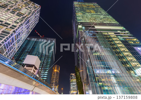 渋谷駅前の高層ビル群 東京夜景 渋谷駅前の高層ビル群 東京夜景 137159808