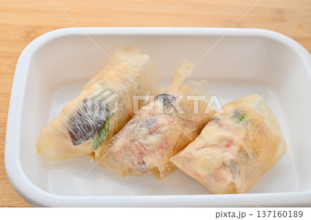 手作りの湯葉巻き 手作りの湯葉巻き 137160189