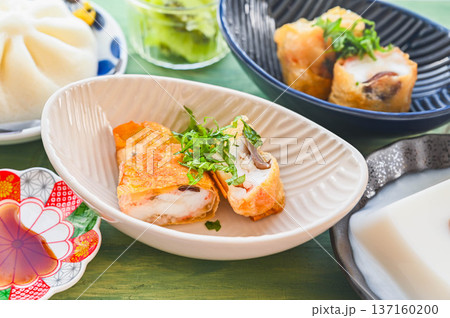 揚げ焼きした湯葉巻き 137160200