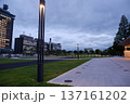 薄暮の広場 137161202