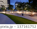 ベンチと灯り 137161752