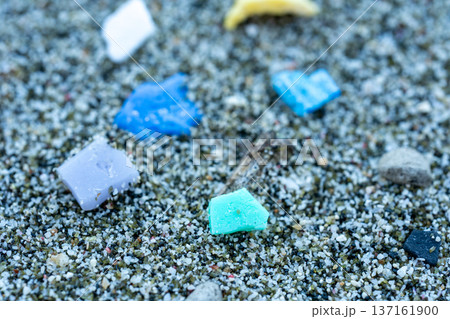 海岸に漂着したマイクロプラスチック 小笠原 海岸に漂着したマイクロプラスチック 小笠原 137161900