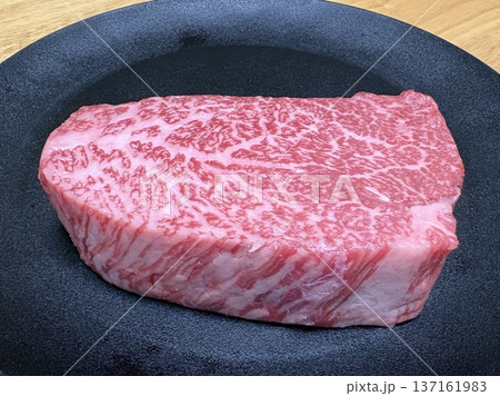 A5ランク国産黒毛和牛ランプ肉_ステーキ用肉_厚みのあるステーキ肉 A5ランク国産黒毛和牛ランプ肉_ステーキ用肉_厚みのあるステーキ肉 137161983