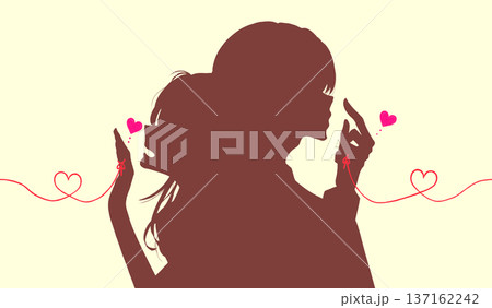 運命の赤い糸を結んだ背中合わせの男女　笑顔　バストアップ　シルエット　シームレス 137162242