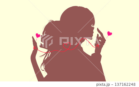 赤い糸で繋がった背中合わせの男女　シルエット 137162248