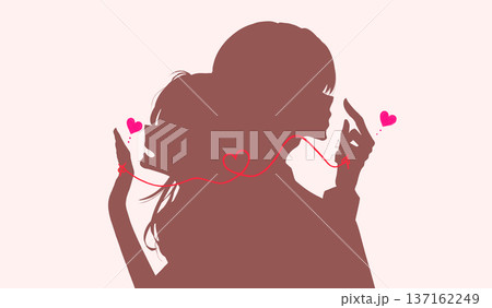 赤い糸で繋がった背中合わせの男女　シルエット 137162249