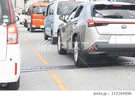 交通渋滞 137164896