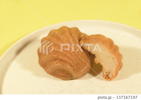 中国で人気の黄油年糕(バター餅) 137167197