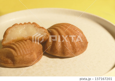 中国で人気の黄油年糕(バター餅) 137167201