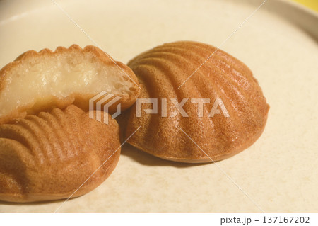 中国で人気の黄油年糕(バター餅) 137167202