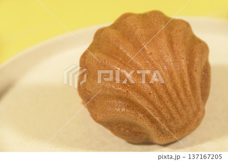 中国で人気の黄油年糕(バター餅) 137167205