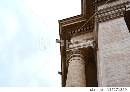 Large columns reach toward the sky on a historic building during an overcast day 137171229