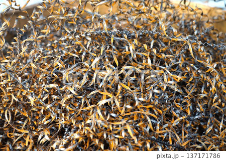 金属スクラップ 137171786