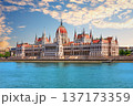 Wonderful sunset view of Hungarian Parliament building and Danube river in Budapest, Hungary 137173359