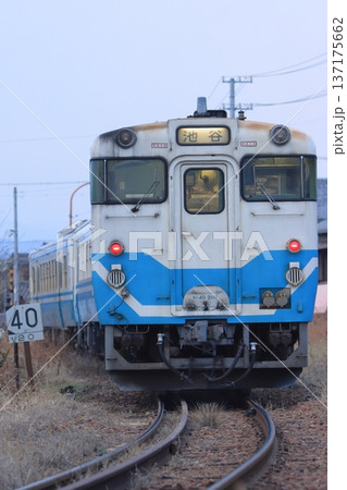 輸送力増強のため増結編成で鳴門線を走行するJR四国キハ40形気動車_2026/2/20撮影 137175662