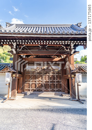 京都　東山泉涌寺（皇室の菩提寺）　御座所の勅使門 137175865
