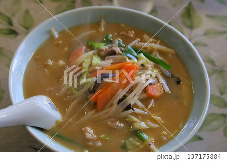 野菜たっぷりの味噌ラーメン、味噌タンメン 137175884