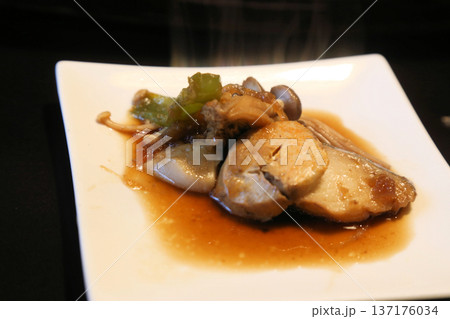 あん肝を乗せた銀鱈の煮付け、魚料理、煮物、和食、日本食 あん肝を乗せた銀鱈の煮付け、魚料理、煮物、和食、日本食 137176034