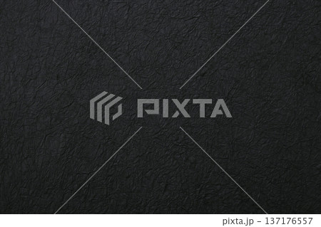 質感のある黒い和紙の和風の背景テクスチャ素材 137176557