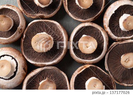Top view of fresh crimini mushroom or baby bella mushroom background 137177026