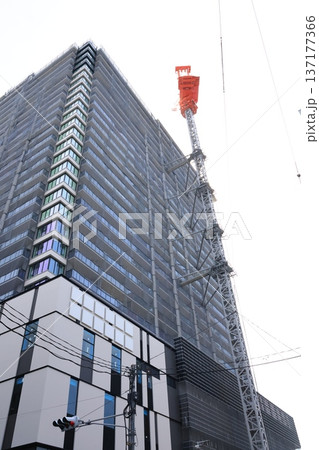さいたま市浦和駅西口再開発ビルの建築風景 137177366