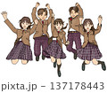笑顔でジャンプする高校生（中学生） 137178443