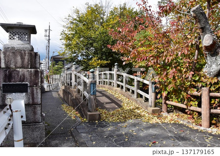 桑名市　歴史を語る公園の三条大橋と南大手橋 137179165