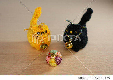 手毬と編みぐるみの猫 手毬と編みぐるみの猫 137180329